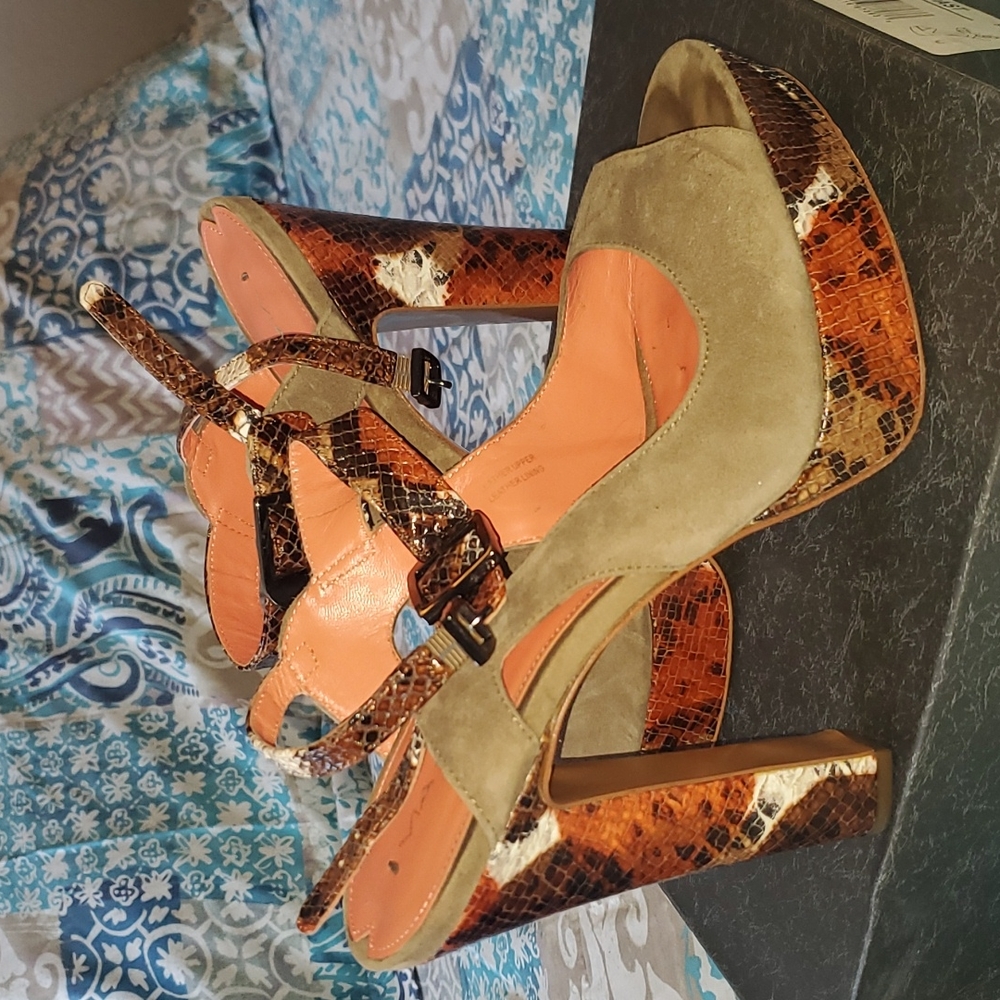 Via spiga brown toast color heel shoe